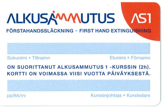 Alkusammutuskortin takapuoli: täytettävät nimi-, päiväys- ja kurssinjohtajakentät sekä teksti, että kyseinen henkilö on suorittanut alkkusammutus 1 -kurssin ja että tämä kortti on voimassa 5 vuotta päiväyksestä.